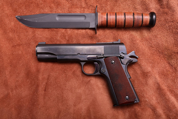 Knives or Pistols in Close Combat: Which One Will Get You Killed Faster?